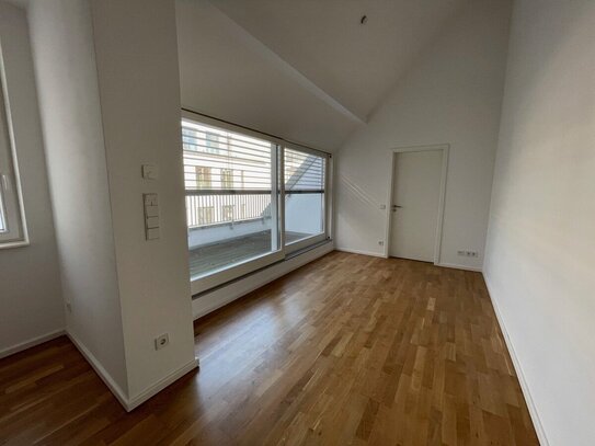 Sanierte 4 Zimmer Wohnung in TOP Lage mit TERRASSE per SOFORT zu VERMIETEN