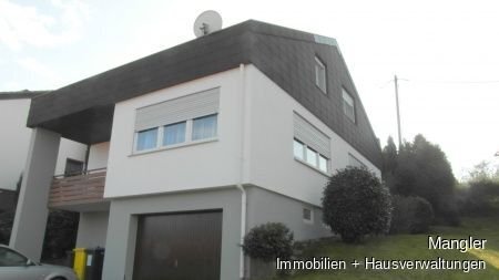 Einfamilienhaus mit Terrasse, gr. Garage und 3 Stellplätze ab sofort in Schorndorf-TO zu vermieten.