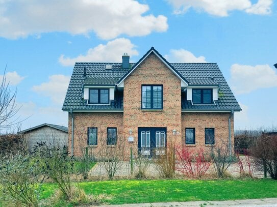 Luxuriöses Einfamilienhaus in Strand nähe!!