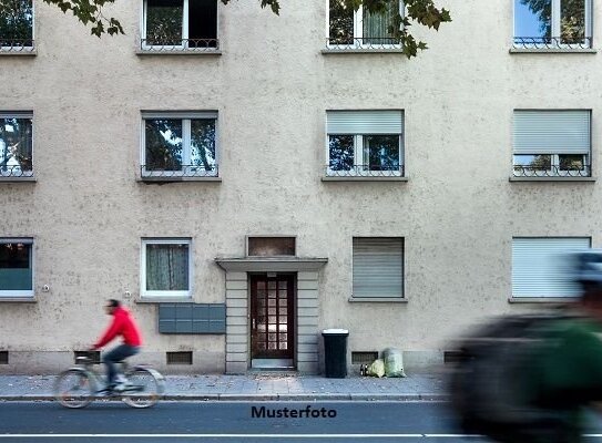 Mehrfamilienhaus mit 2 Wohnungen und Nebengebäuden