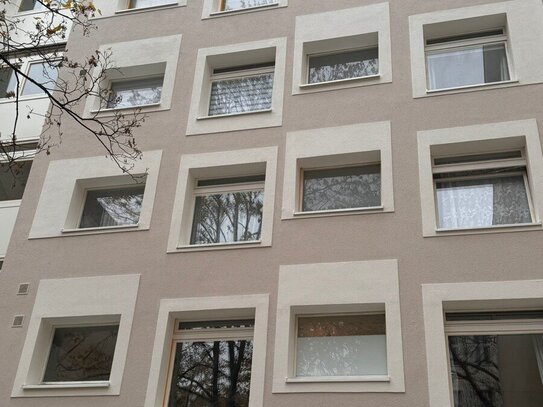 Charlottenburg: Eislebener Str: VERMIETETE 4-Zi-Whg, 92m² - 1.OG + SÜD-Loggia - FREI ab Mai 2025