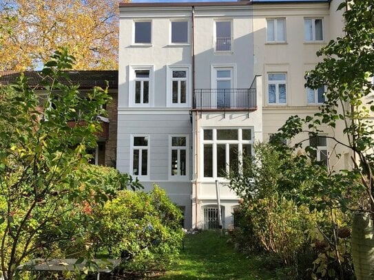 2-3-Familienhaus möglich - courtagefrei - sanierte Villa mit ruhigem Garten - abtrennbar - D 106kWh