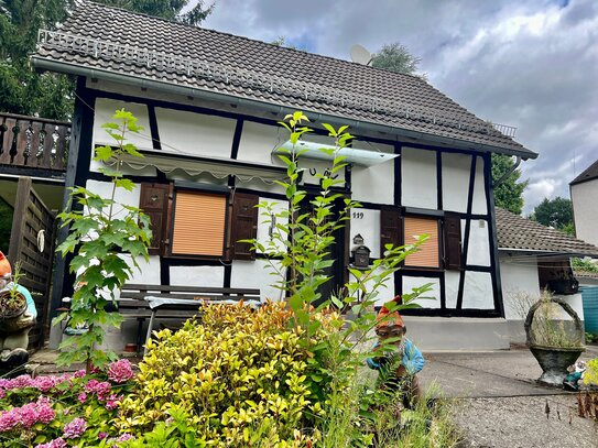 Kleines Einfamilienhaus mit Garage für Handwerker