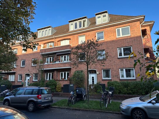 Sanierte, helle 2,5-Zi-EG-Wohnung mit Balkon, EBK, Vollbad, Gartenanteil, Dielenboden