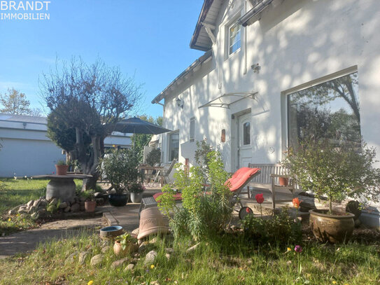 Einfamilienhaus - ehemaliges Gesindehaus mit Kamin, Terrasse und Garten in parkähnlicher Anlage!