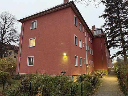 Bezugsfreie und sanierte Wohnung unweit dem Tegeler See *Laminat*EBK*Tageslichtbad mit Dusche*