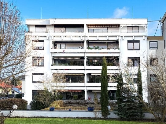 Attraktive Penthouse-Wohnung mit zwei Balkonen und Schwimmbadzugang