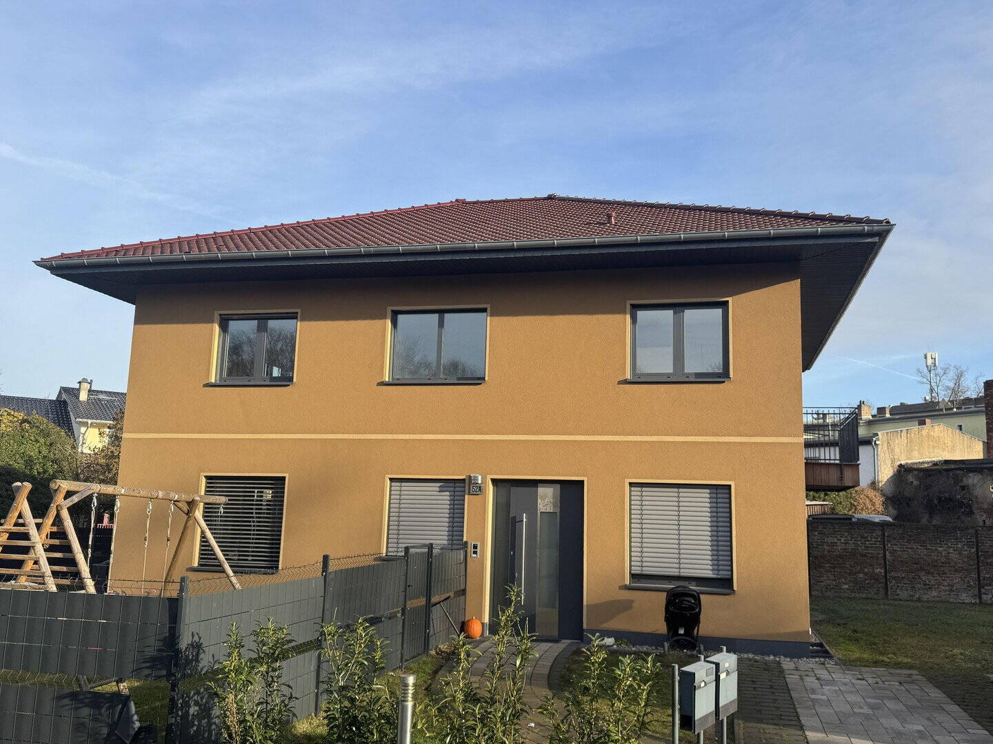 Traumhafte 4 Raumwohnung mit Garten in einer Villa - Foto 1