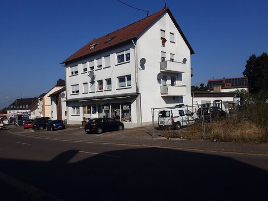 Schöne Eigentumswohnung 3ZKB mit Balkon in Heusweiler - Holz zu verkaufen