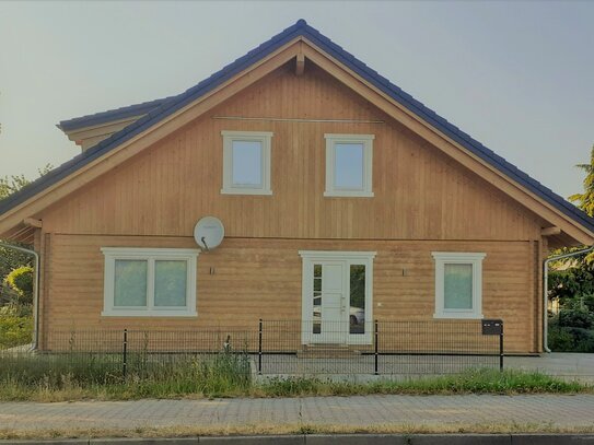 Großes Holzblockhaus im Cottbuser Süden zu verkaufen.