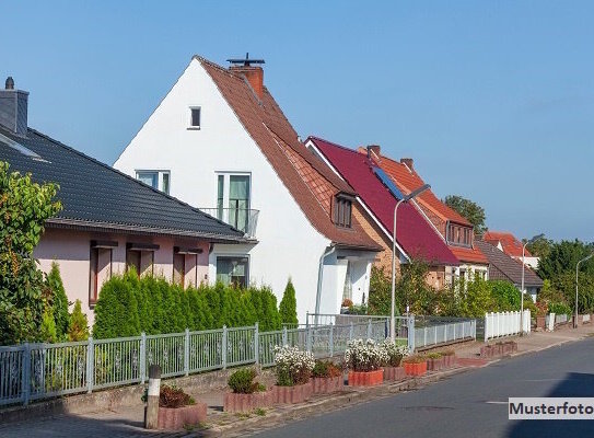 Einfamilienhaus, Garage, Gartenland