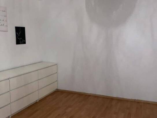 *** Nette Single-Wohnung mit separater Küche * Tageslichtbad mit Wanne, 3. OG ***
