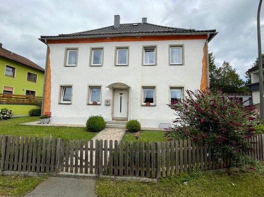 Wohnen in historischen Mauern - Einfamilienhaus mit Nebengebäude in Waldthurn