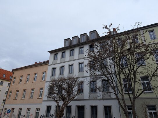 Dachgeschosswohnung in zentraler Lage - einzeln oder im Paket!