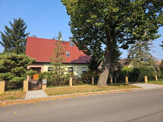 Wohnhaus mit Sauna und einer Parklandschaft