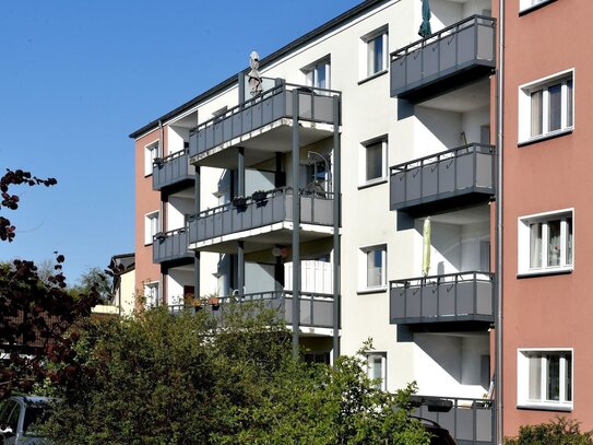 Zentrumsnahes Wohnen: Großzügige 2-Zimmer-Wohnung // 1.OG rechts