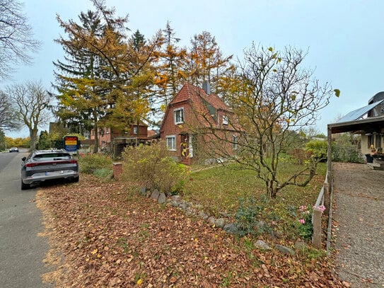 Stockelsdorf - renovierungsbedürftiges Siedlungshäuschen mit Teilkeller, Carport und großem Garten samt Erweiterungspot…