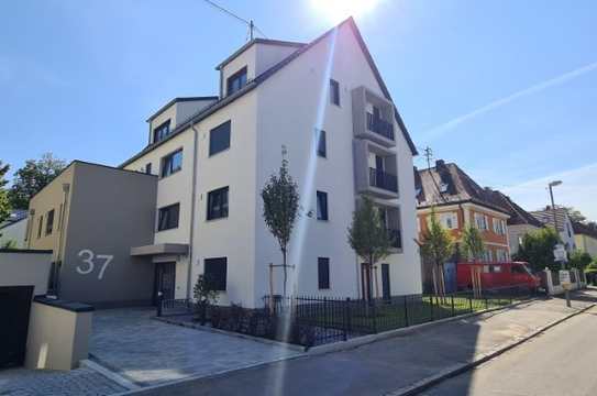 Neubau Erstbezug | Voll möbliertes 2-ZKB inkl. Sonnenbalkon in sehr ruhiger Lage 2 Min zur B17