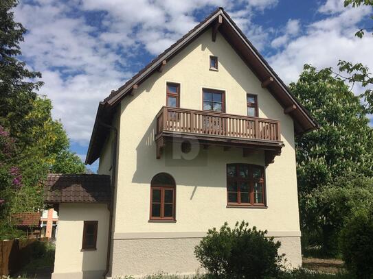 SCHÖNER ALTBAU IN RUHIGER LAGE MIT GARTEN