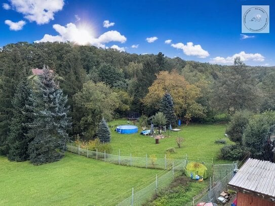 Zweifamilienhaus mit großem Garten in zentraler Lage