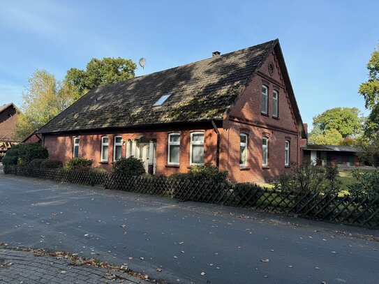 Geräumiges Haus mit ehem. gewerblich genutzten Nebengebäuden