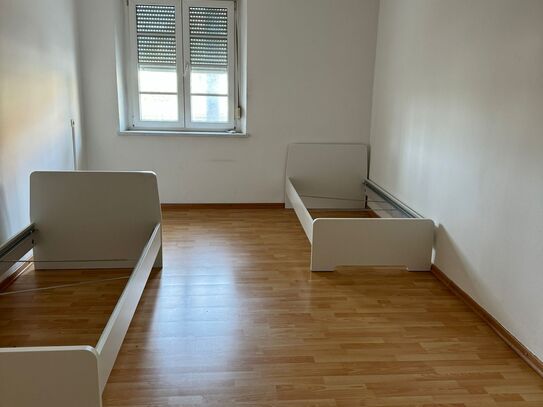 Altbau WG Zimmer in Neuhausen zu vermieten