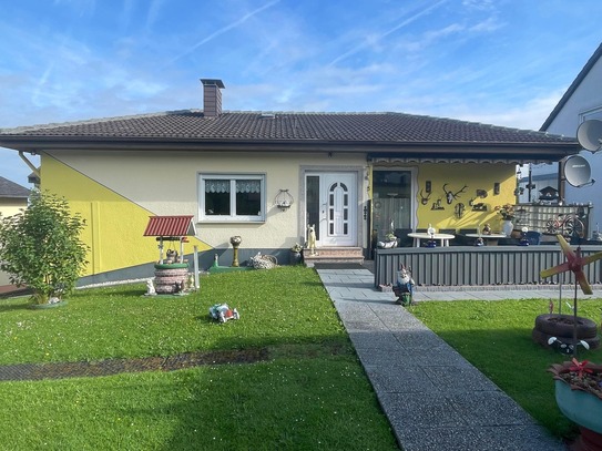 Wohnhaus in Bungalow-Stil mit Einliegerwohnung in begehrter Lage von Hachenburg!