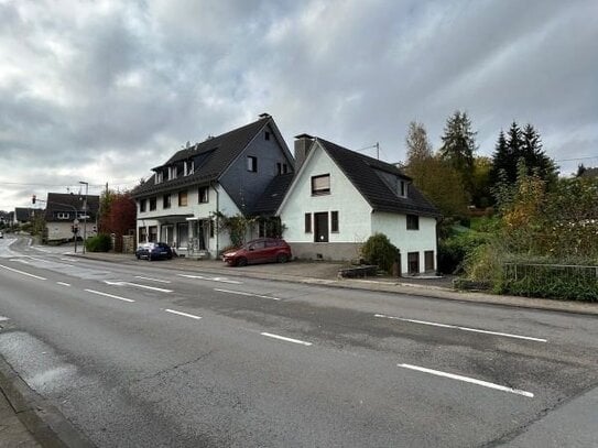 Wohn- und Geschäftshaus mit vielseitigen Nutzungsmöglichkeiten in zentraler Lage von Gummersbach-Hesselbach!