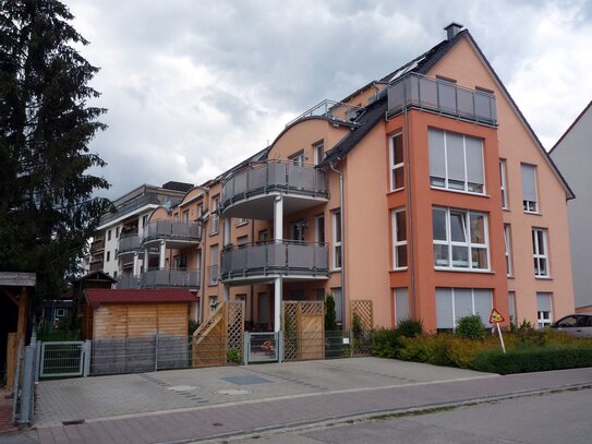 4-ZIMMER-WOHNUNG MIT AUFZUG UND SEHR GROßEM BALKON - BARRIEREFREI UND IN BESTER LAGE