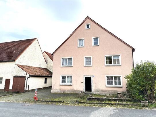 Bauernhaus mit viel Wohnfläche und Scheune