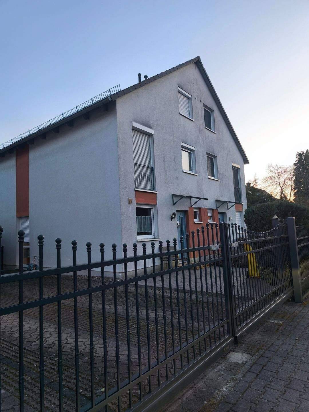 schöne Doppelhaushälfte mit Sauna - Photo 1