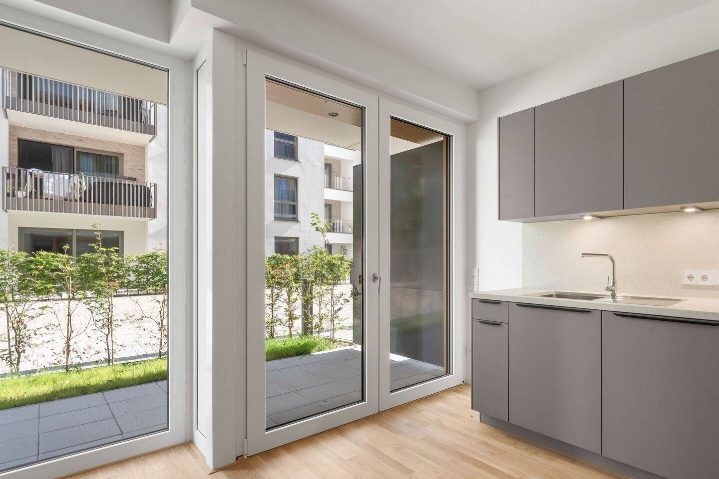 Neubau Erstbezug * 3 Zimmer Wohnung im EG * Gäste-WC * Balkon * TG Stellplatz * Gartenanteil - Foto 1