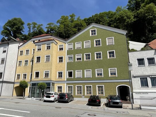 Kürzlich erst komplett saniert: Traumhafte Wohnung im Zentrum mit Balkon