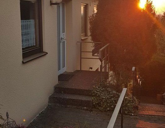 Zweifamilienhaus mit Traumblick in Essinger Bestlage