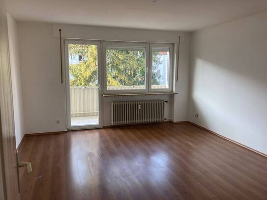 ! PROVISIONSFREI! Teilsanierte 3-Zimmer ETW mit Balkon nahe Südstadtbad in Hummelstein