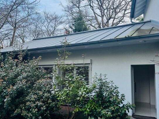 Lichtdurchflutete, möblierte Wohnung mit Terrasse im Grünen nähe Uni-Klinik