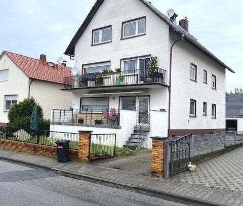 Moderne 4-Zimmer Wohnung mit Terrasse und Garage