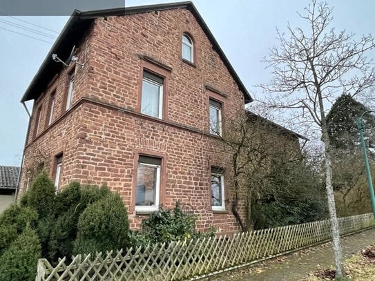 Tolles Sandstein-Einfamilienhaus sucht Sie!