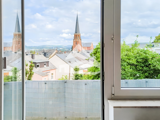 Ihr Zuhause zum Wohlfühlen: Offene Maisonettewohnung mit 3 Zimmern, Galerie und sonnenverwöhntem Balkon mit Panoramabli…