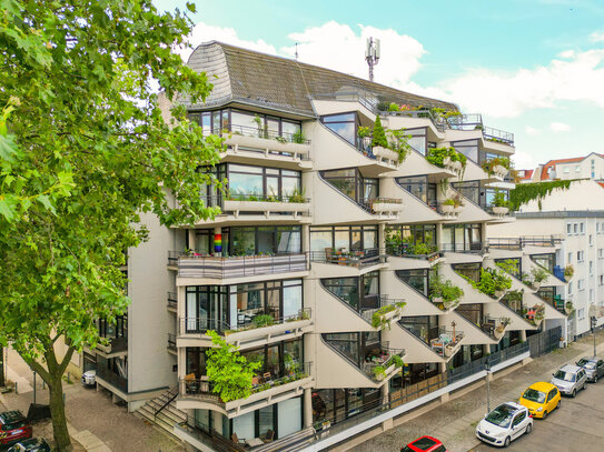 Modern wohnen am Schloss Charlottenburg: Helle 2-Zimmer-Wohnung im Baller-Architektenhaus