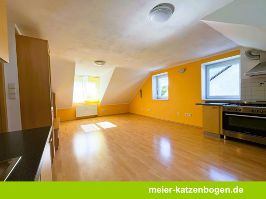 2-Zimmer-Dachgeschosswohnung mit Küche und Klimaanlage