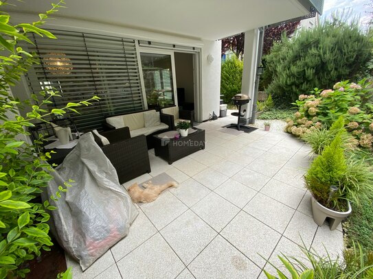 Moderne Erdgeschosswohnung mit Terrasse: Komfortabel und barrierefrei in stilvollem Wohnambiente