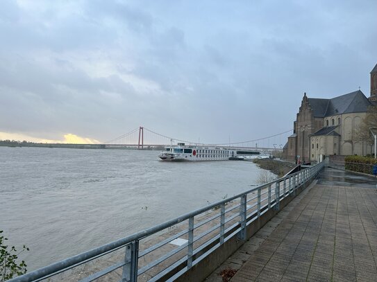 Große Gewerbeeinheit in erstklassiger Lage am Rhein zu vermieten !