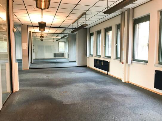 Provisionsfrei über RUHR REAL | moderne Büroflächen im Gewerbepark Krefeld | Kantine vorhanden