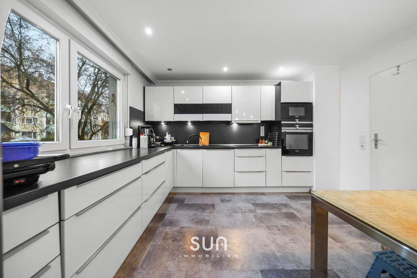 EXKLUSIVES 5 ZIMMER WOHNUNG MIT TRAUMHAFTEM GARTEN - Ihr neues Zuhause in Frankfurt