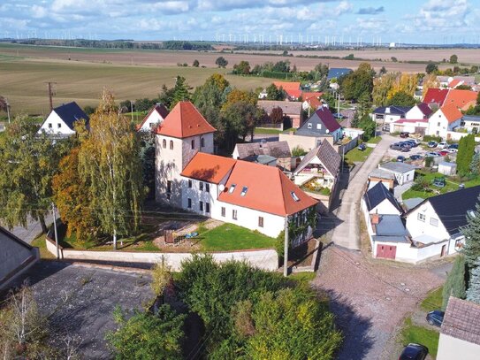 Ehemalige Kirche umgebaut zu 4 Wohneinheiten - vermietet