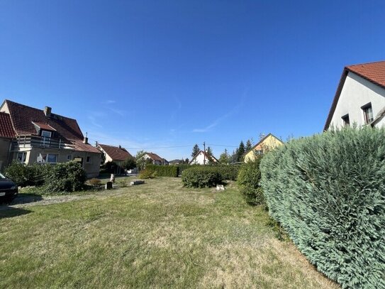 Ihr Traumgrundstück in Medingen: Ruhiges Wohnen mit vielseitigem Nebenhaus und Südausrichtung