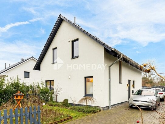 Modernes EFH mit besonderer Architektur, gepflegtem Garten und Photovoltaikanlage in ruhiger Lage