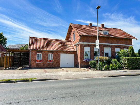 Platz für die ganze Familie! Einfamilienhaus mit Garage auf großem Grundstück in Jaderberg!