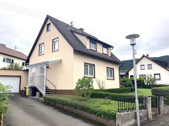 Einfamilienhaus in sehr ruhiger Lage mit Garage und Garten